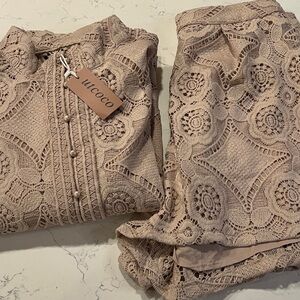 Elegant Lace Two-Piece Shorts Set in Beige